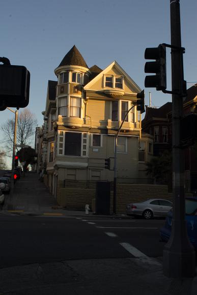 Steiner and Oak Large old Victorian style house in San Francisco in the Alamo Square neighborhood