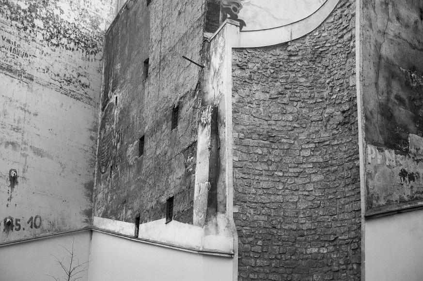 Old Parisian walls Multiple ancient walls