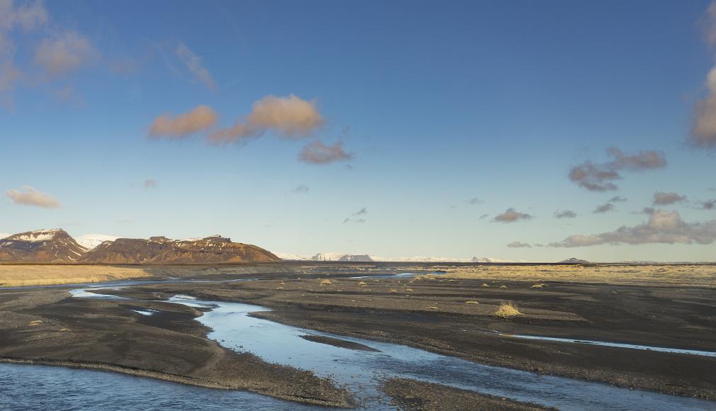 Rivers through lava flood plains