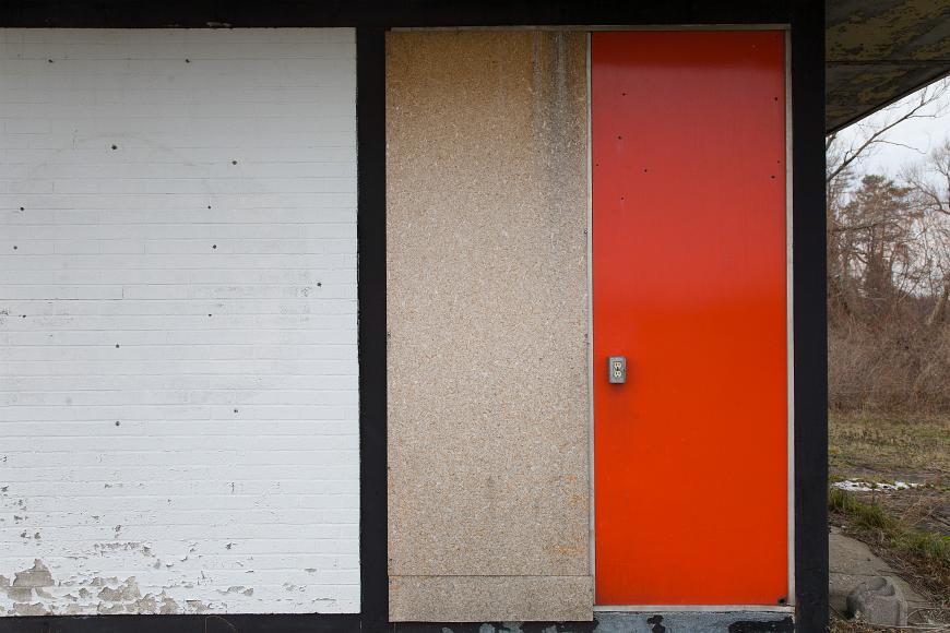 Walls and beyond, Abandoned gas station detail #8